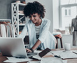 Una mujer adem�s de so�arlo, lo emprende